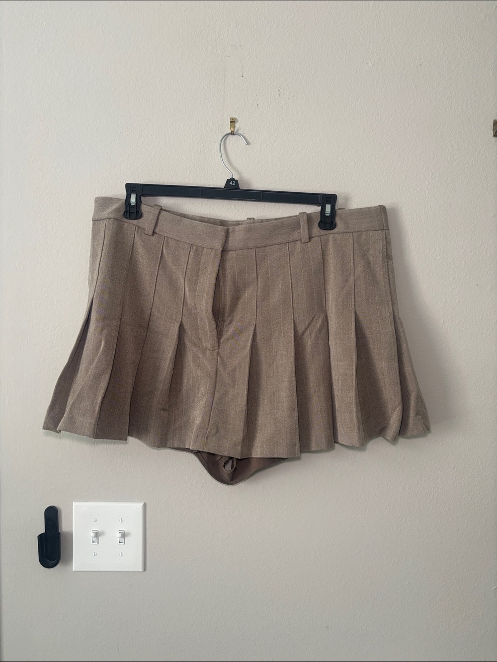 Abercrombie & Fitch Taupe Pleated Mini Skort